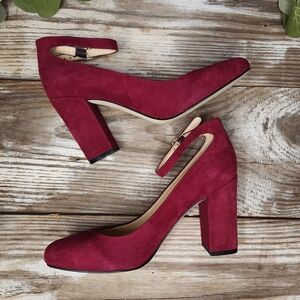 Ivanka Trump Oasia Ankle Strap Pump Burgundy Suede Size 7.5